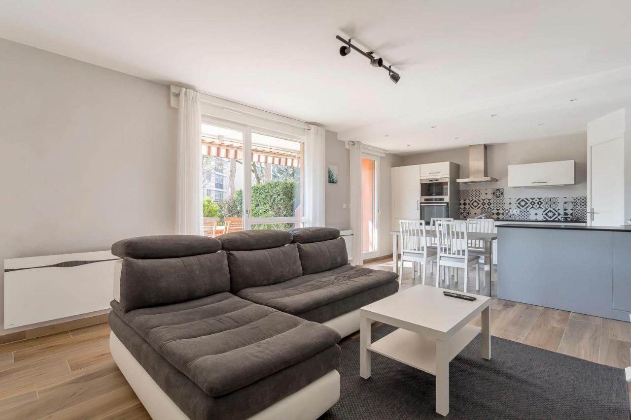 Suite Granges En Rez-De-Jardin Pour 4 Voyageurs Lyon Buitenkant foto