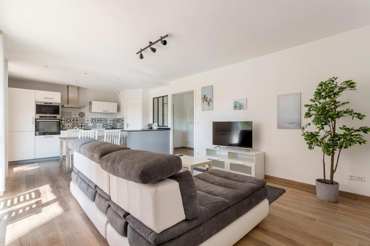 Suite Granges En Rez-De-Jardin Pour 4 Voyageurs Lyon Buitenkant foto